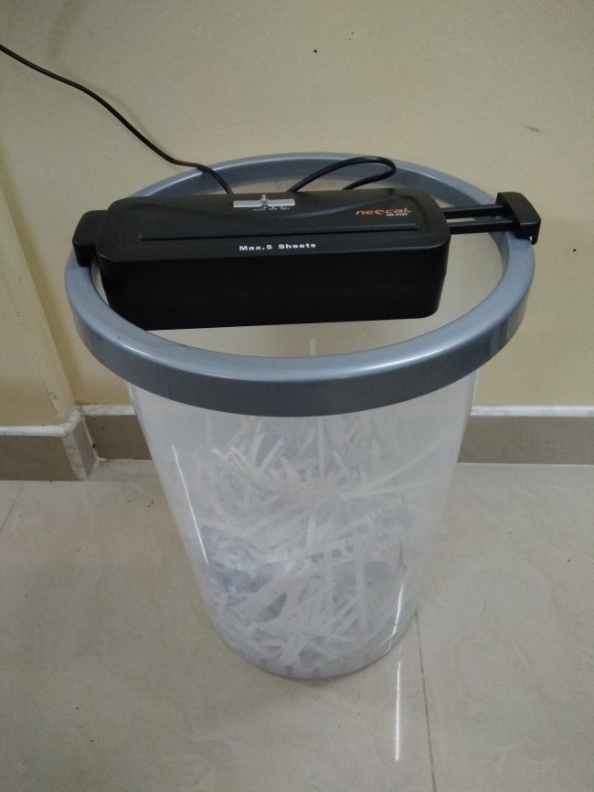 ถังขยะใสพร้อมเครื่องทำลายเอกสาร